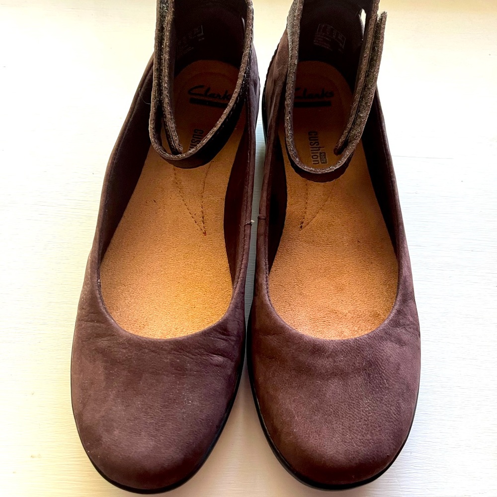Brown Suede Leather Clark’s Cushion Medina Nina Flats 9.5wide